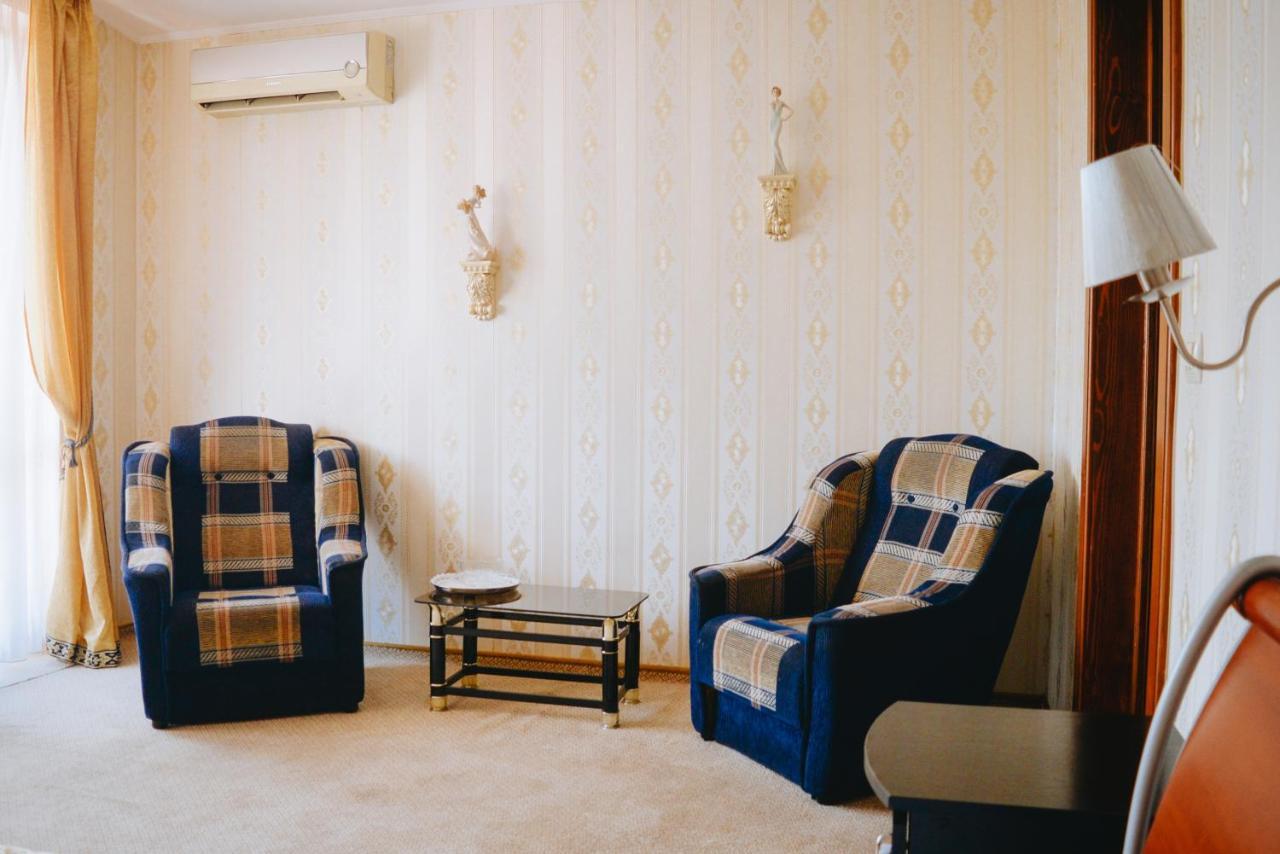 U Anity Hotel Oezjhorod Buitenkant foto