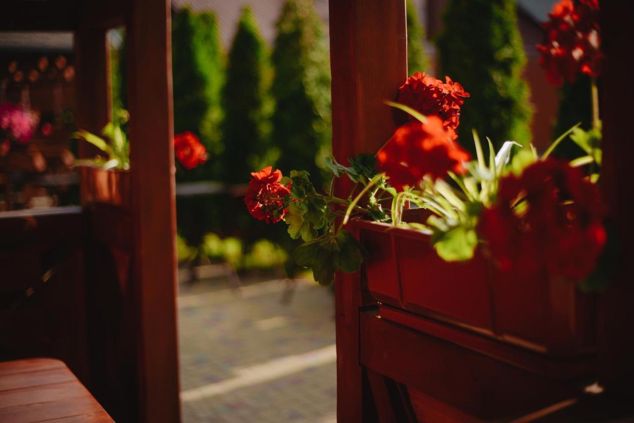 U Anity Hotel Oezjhorod Buitenkant foto
