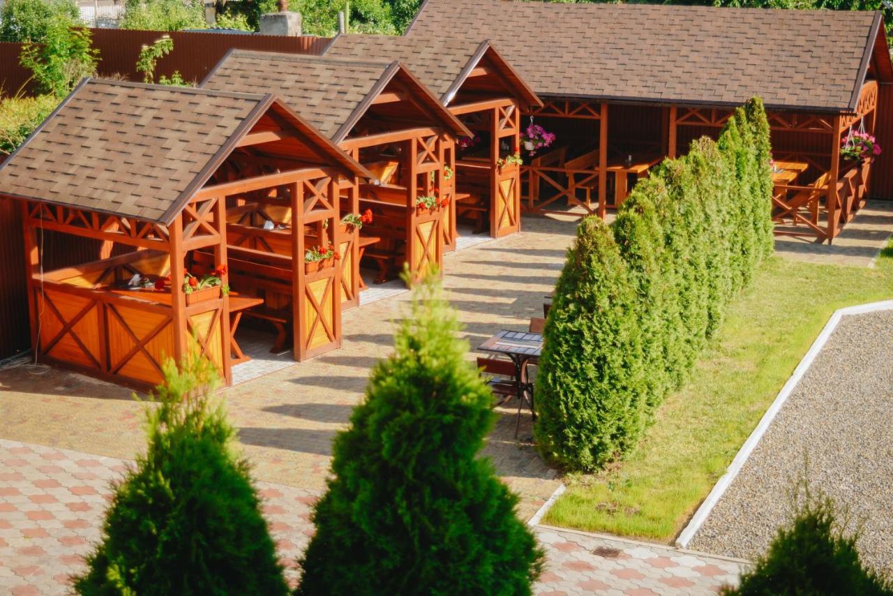 U Anity Hotel Oezjhorod Buitenkant foto