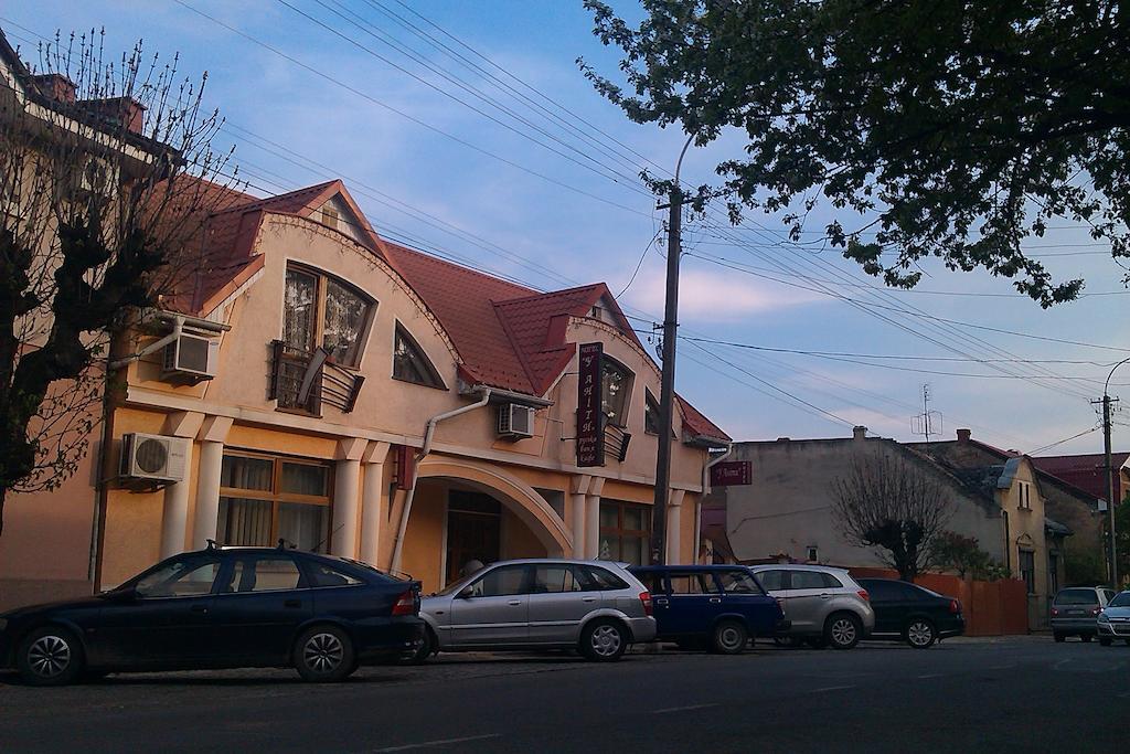 U Anity Hotel Oezjhorod Buitenkant foto