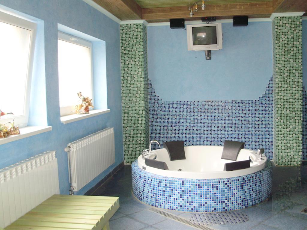 U Anity Hotel Oezjhorod Buitenkant foto