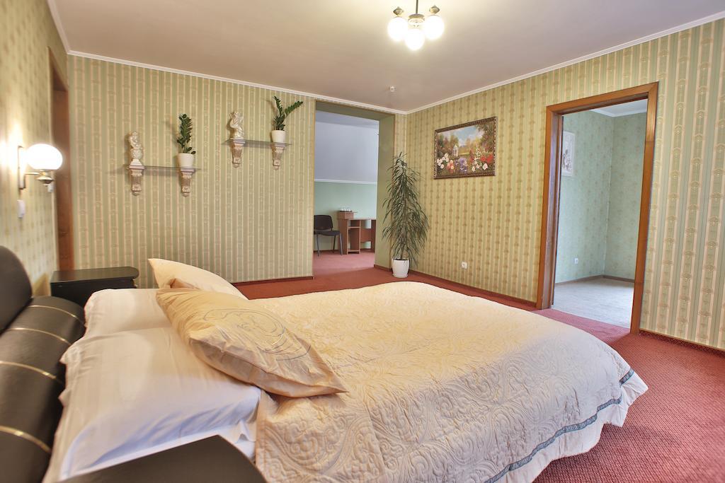 U Anity Hotel Oezjhorod Buitenkant foto