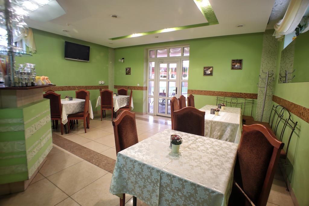 U Anity Hotel Oezjhorod Buitenkant foto