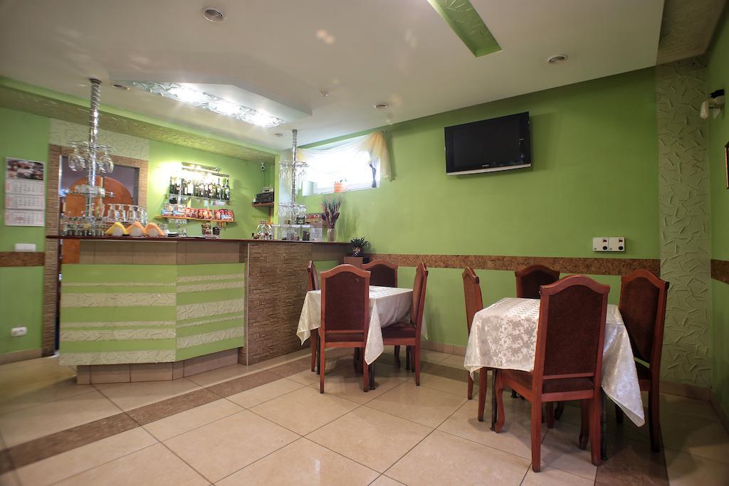 U Anity Hotel Oezjhorod Buitenkant foto